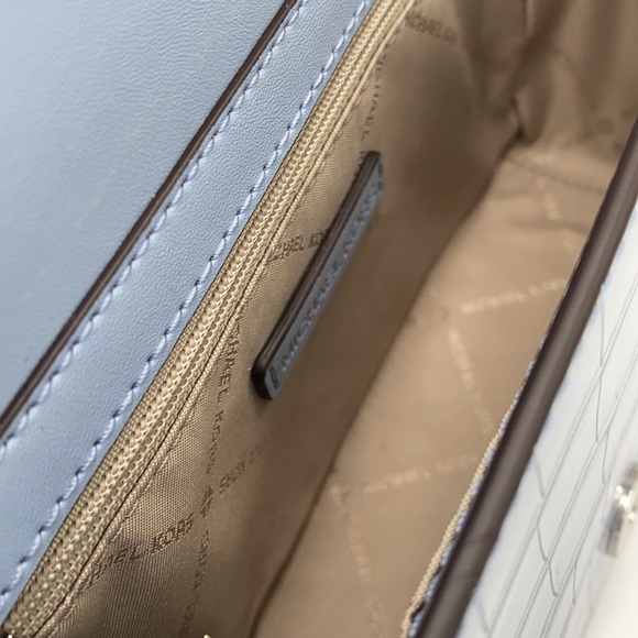 MICHAEL KORS MERCER SMALL CLUTCH XBODY PALE BLUE - Picture 10 of 16